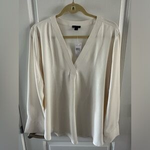 Beautiful V-neck cream colored long sleeve blouse size extra large